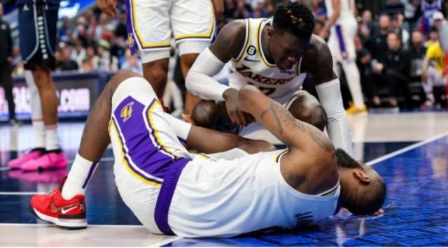 詹皇已提前回到洛杉矶 脚踝伤势不会影响职业生涯